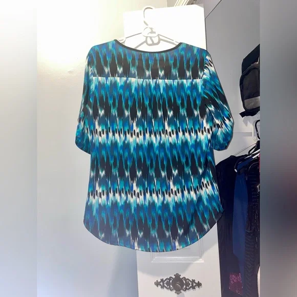 PerSeption Concept Abstract Top - Blue/Green/White/Black - Size Large - Picture 4 of 11